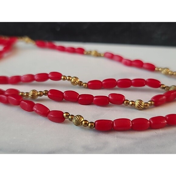Red Glass And Gold Tone Metal Beaded Necklace, Vintage - Picture 4 of 10